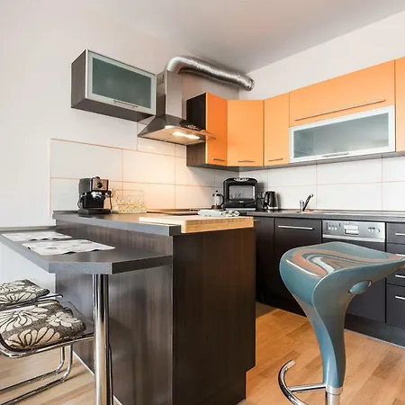The Sunny Appartment&garage 프라하